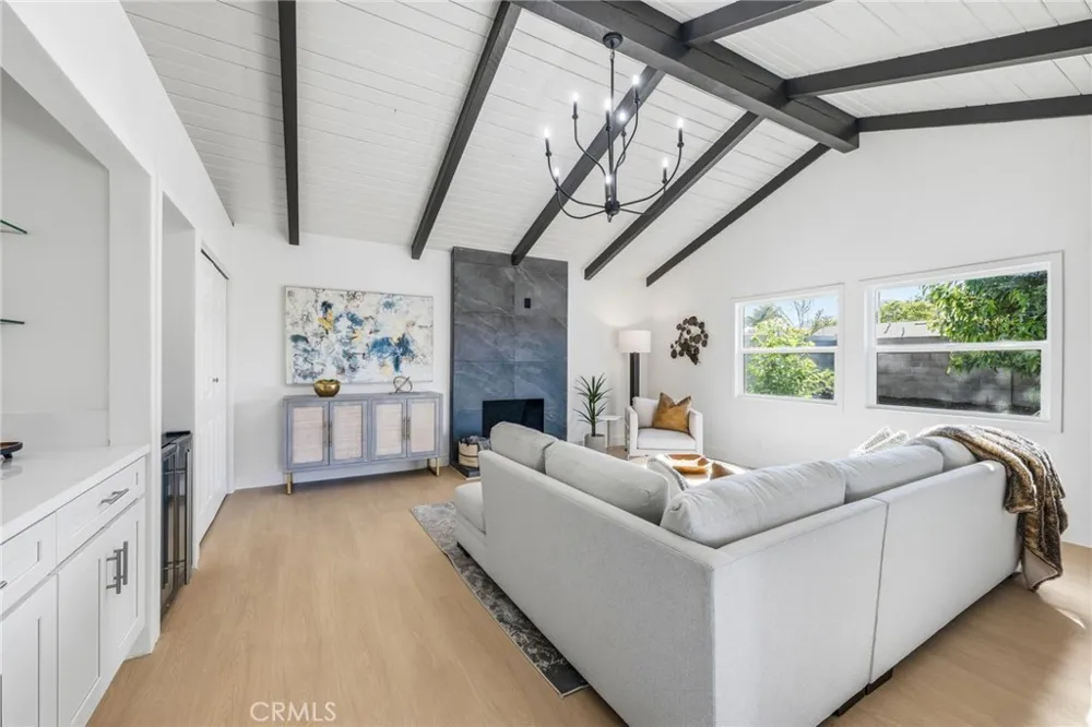 585 Wendy Newbury Park, CA 91320