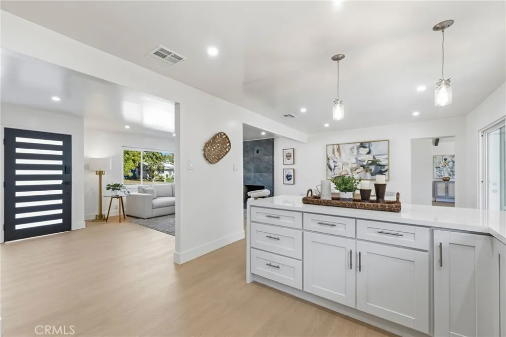 585 Wendy Newbury Park, CA 91320