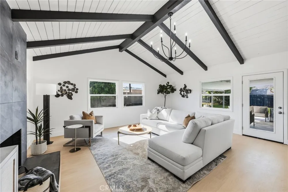 585 Wendy Newbury Park, CA 91320