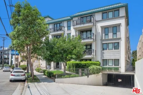 441 S Barrington Avenue #303