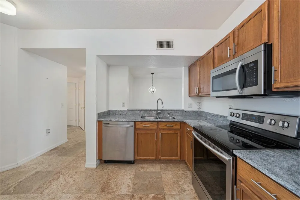 6011 SKYDALE WAY #101 Riverview, FL 33578