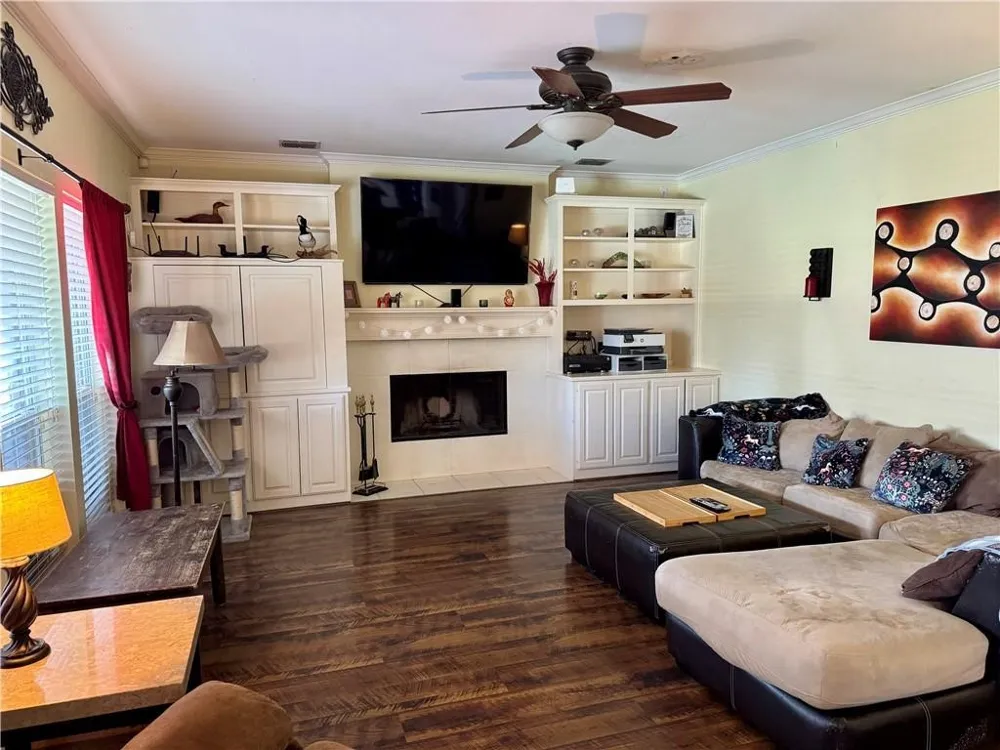 209 Cypress Point Portland, TX 78374