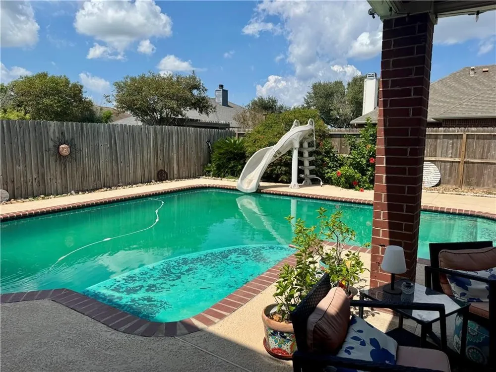 209 Cypress Point Portland, TX 78374