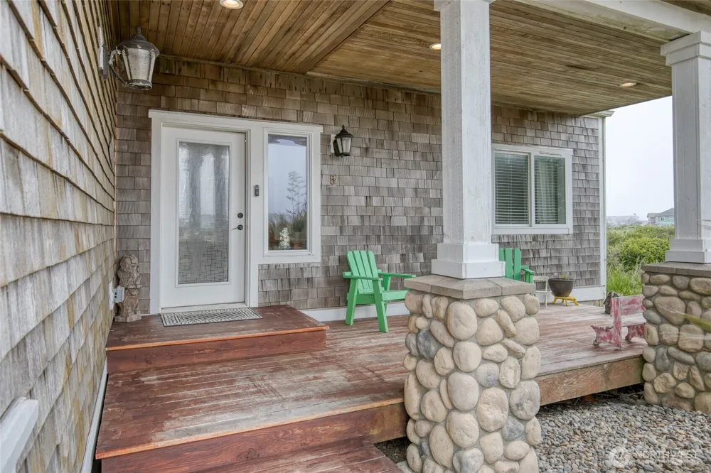 470 W Wind Street Ocean Shores, WA 98569
