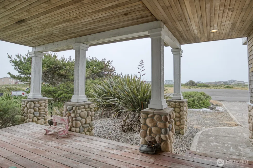 470 W Wind Street Ocean Shores, WA 98569