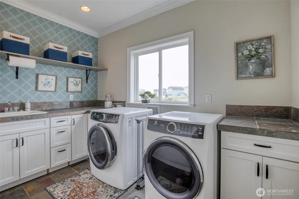 470 W Wind Street Ocean Shores, WA 98569