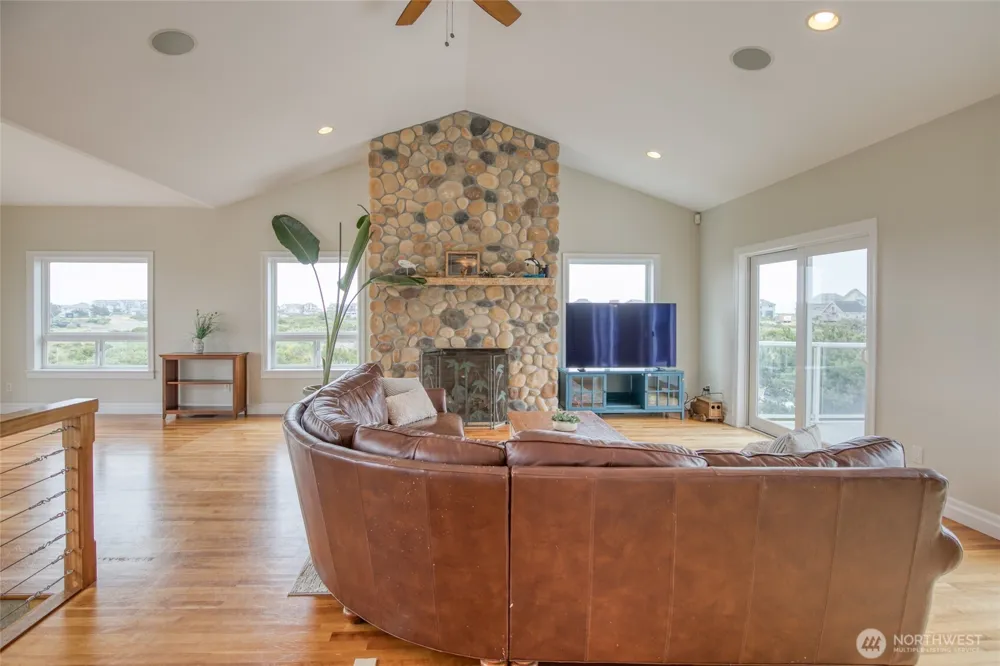 470 W Wind Street Ocean Shores, WA 98569