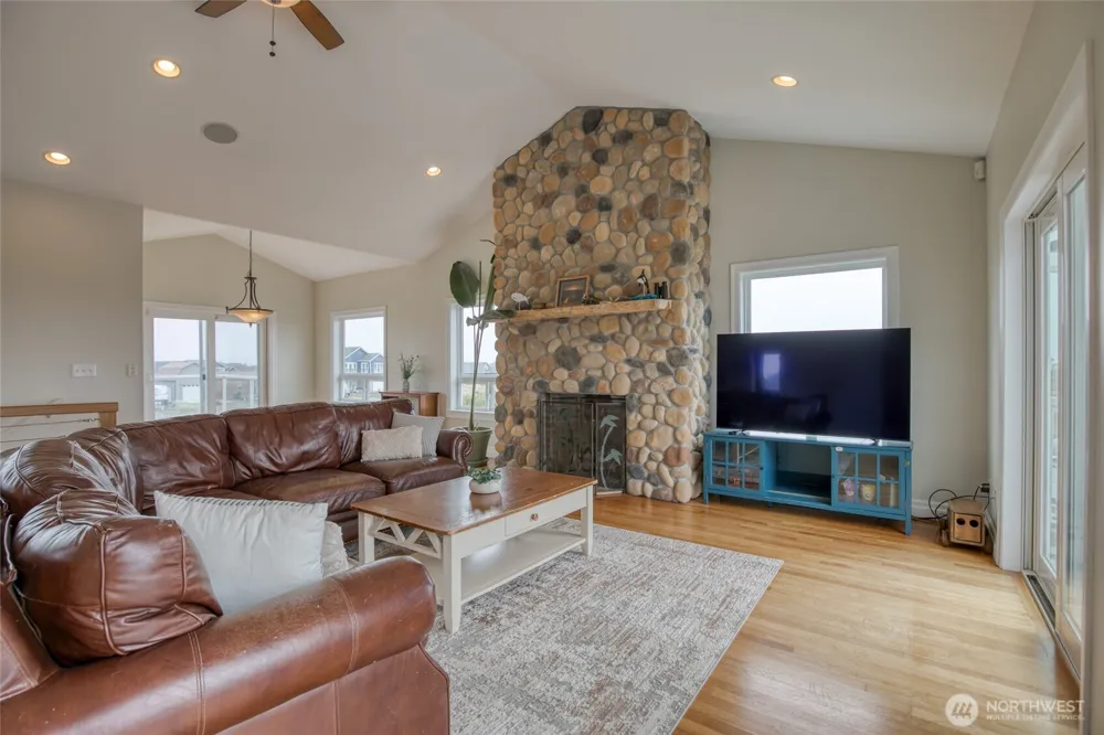 470 W Wind Street Ocean Shores, WA 98569