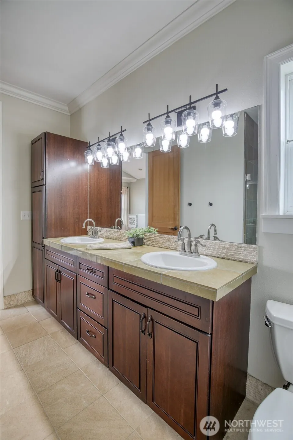 470 W Wind Street Ocean Shores, WA 98569