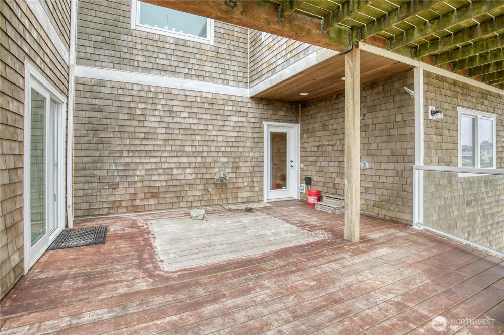 470 W Wind Street Ocean Shores, WA 98569