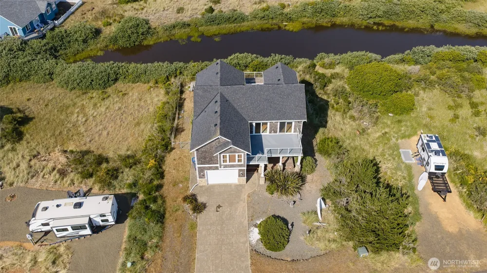 470 W Wind Street Ocean Shores, WA 98569