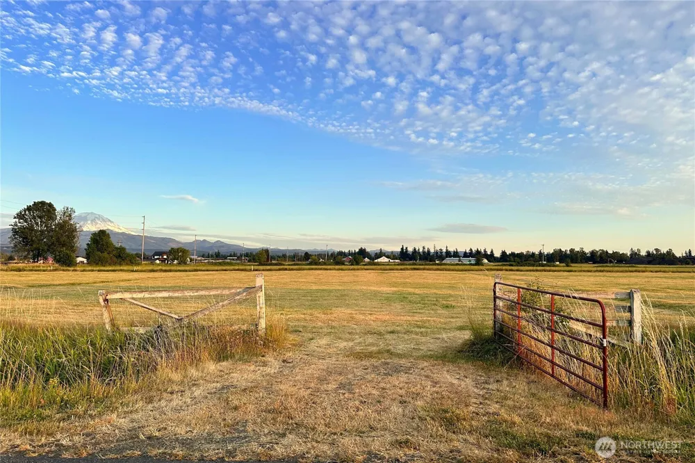212 XX SE 448th Street Enumclaw, WA 98022