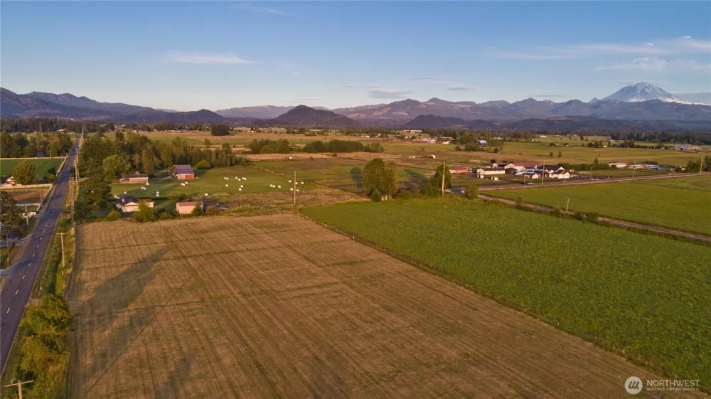 212 XX SE 448th Street Enumclaw, WA 98022