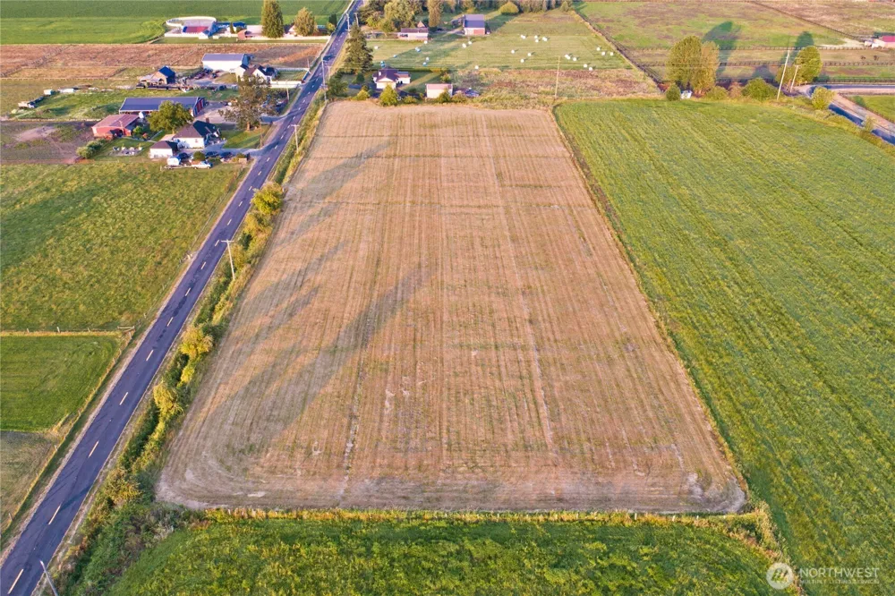 212 XX SE 448th Street Enumclaw, WA 98022