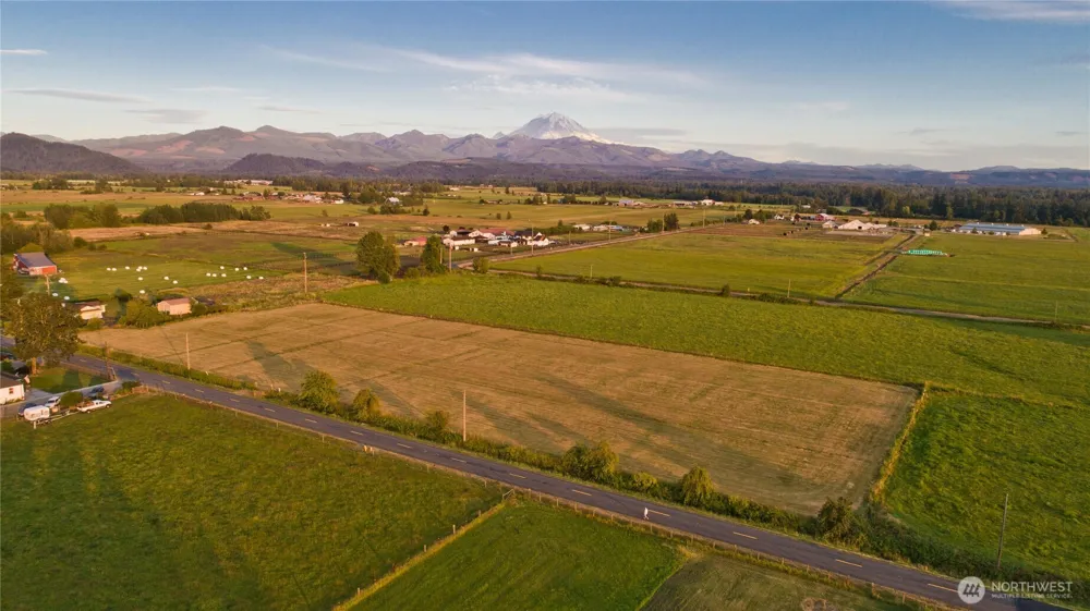 212 XX SE 448th Street Enumclaw, WA 98022