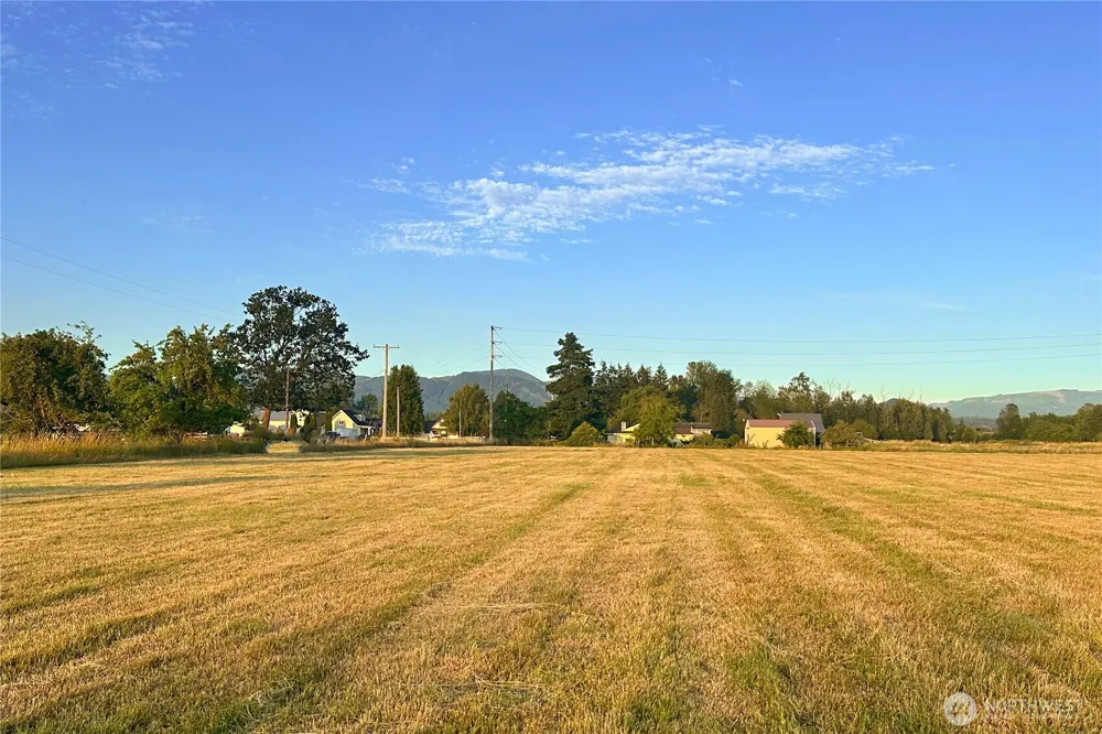 212 XX SE 448th Street Enumclaw, WA 98022
