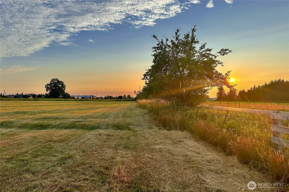 212 XX SE 448th Street Enumclaw, WA 98022