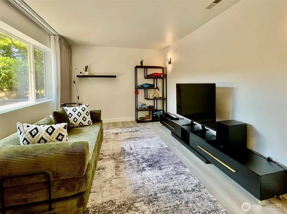 1261 150th Avenue SE Bellevue, WA 98007