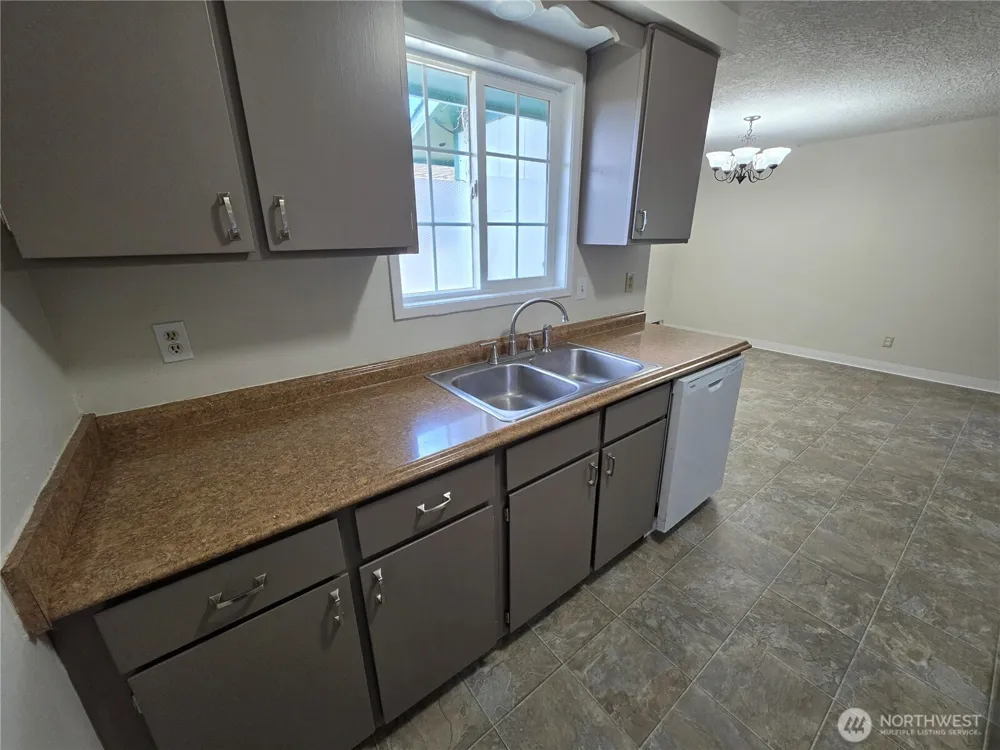1407 Bowmont Avenue Kelso, WA 98626