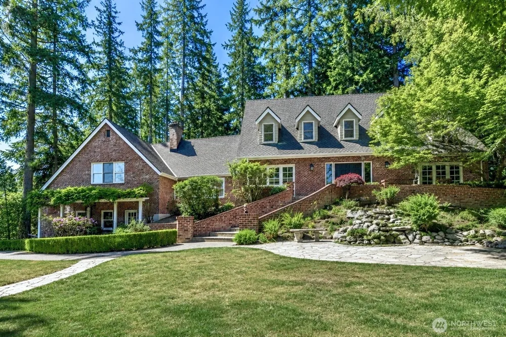 13555 NE 54th Place Bellevue, WA 98005