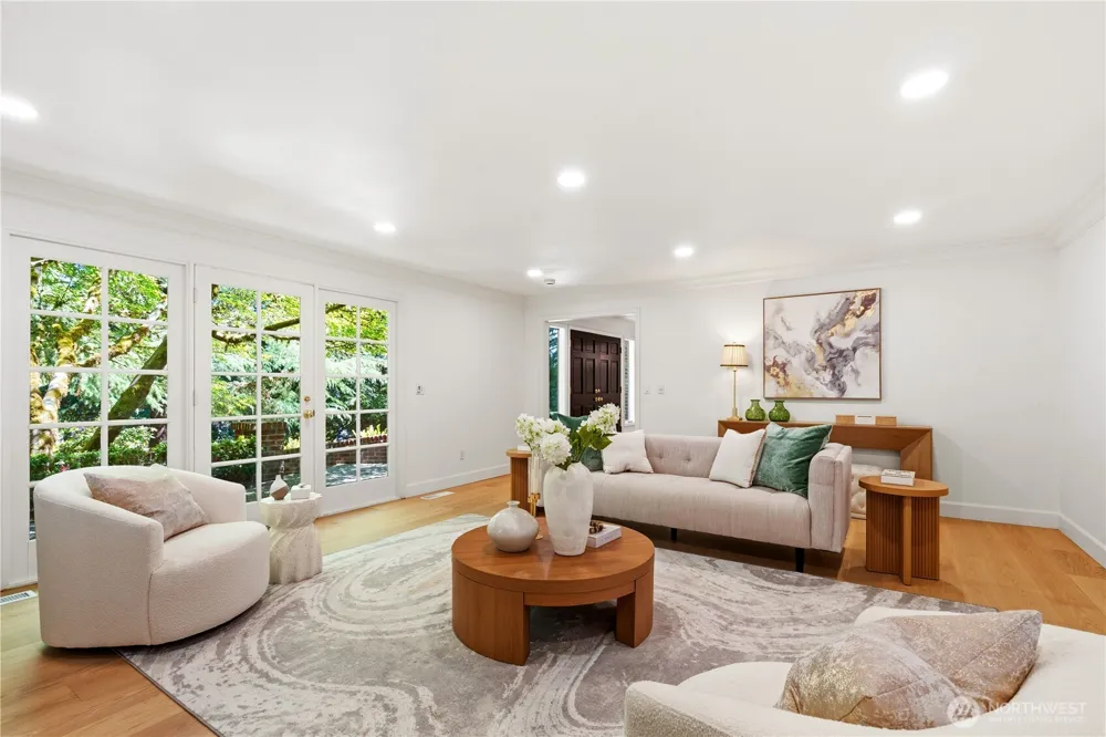 13555 NE 54th Place Bellevue, WA 98005