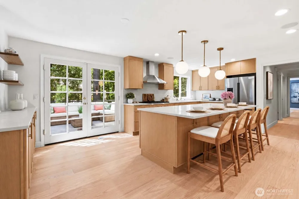 13555 NE 54th Place Bellevue, WA 98005