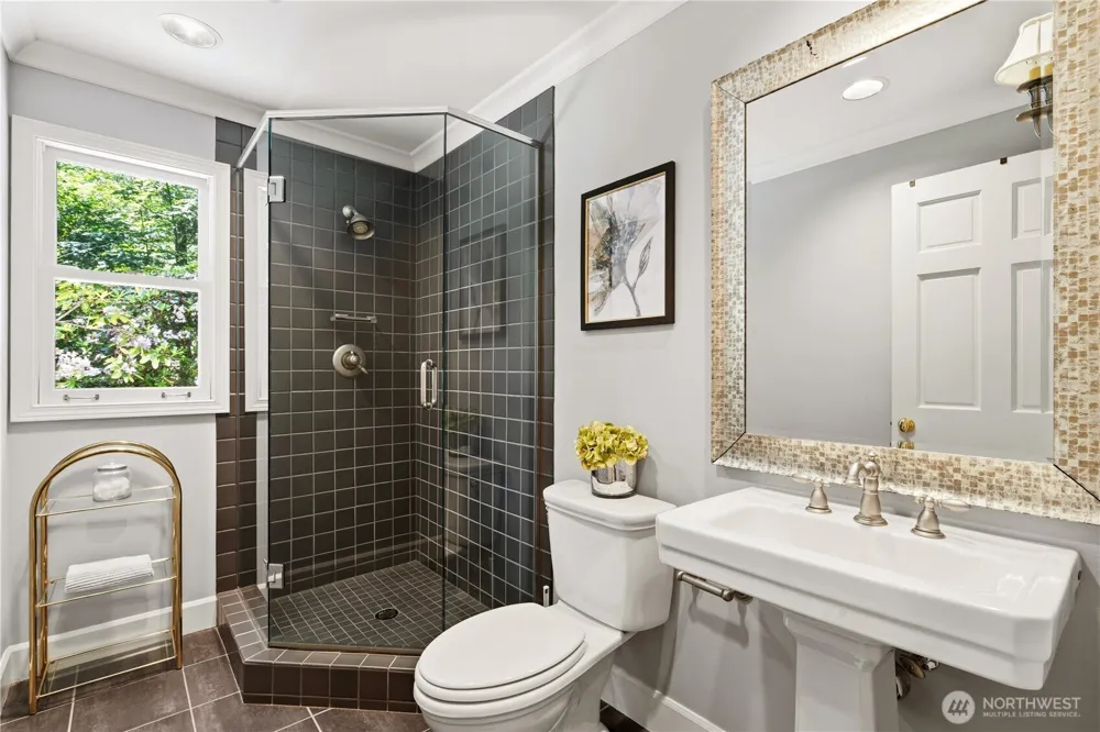 13555 NE 54th Place Bellevue, WA 98005