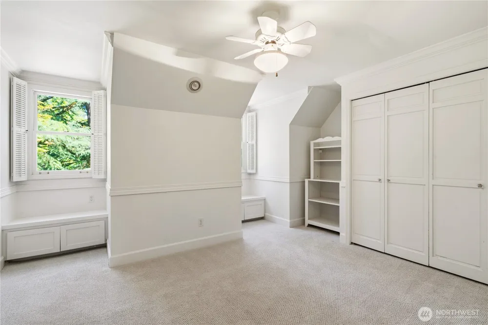 13555 NE 54th Place Bellevue, WA 98005