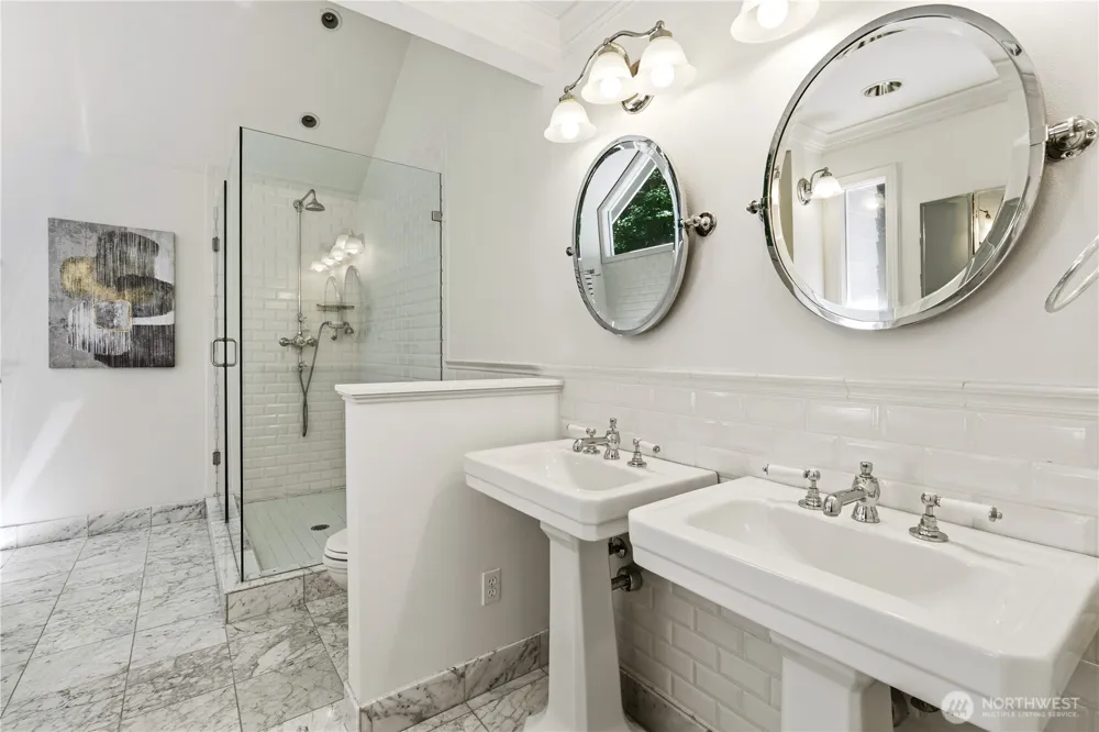 13555 NE 54th Place Bellevue, WA 98005