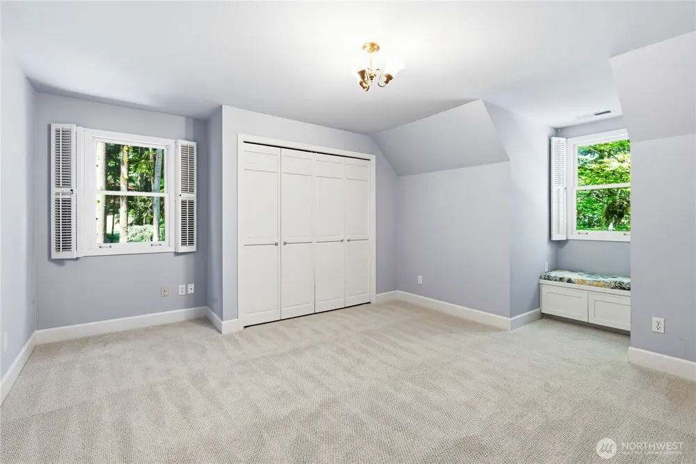 13555 NE 54th Place Bellevue, WA 98005
