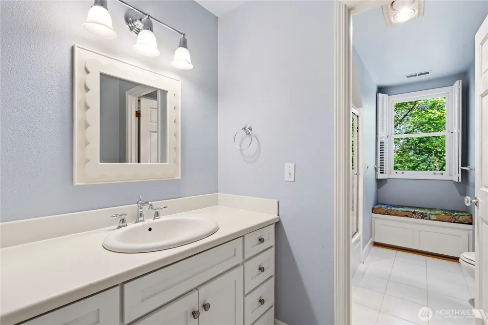13555 NE 54th Place Bellevue, WA 98005