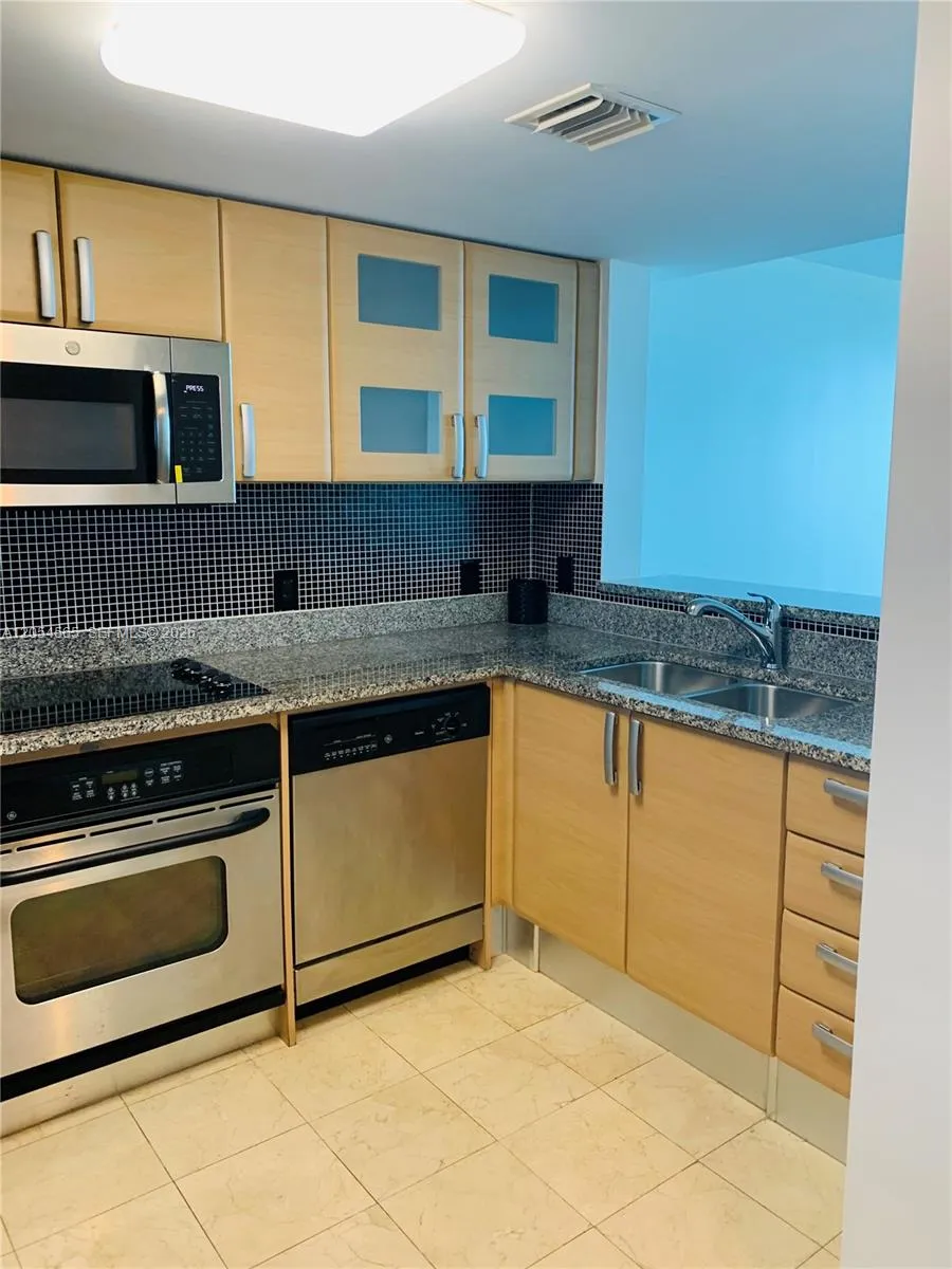2101 Brickell Ave #2611 Miami, FL 33129