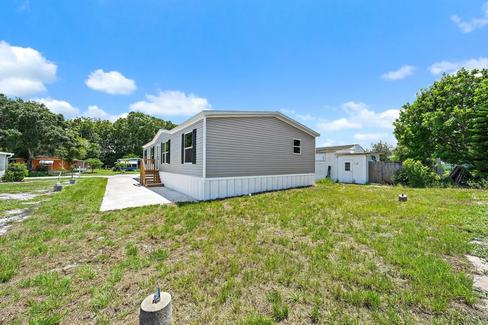 7480 SE EAGLE AVENUE Hobe Sound, FL 33455