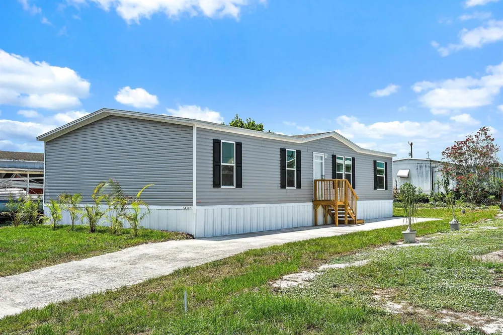 7480 SE EAGLE AVENUE Hobe Sound, FL 33455