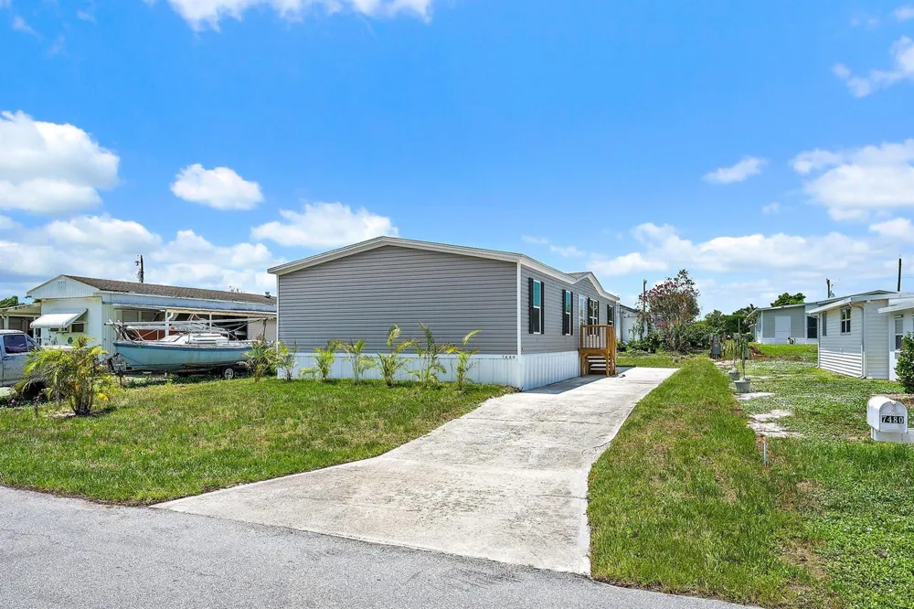 7480 SE EAGLE AVENUE Hobe Sound, FL 33455