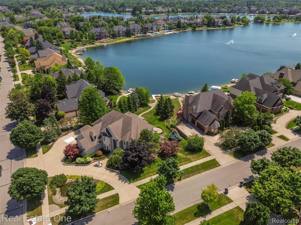 18218 Clairmont Circle E Northville Township, MI 48168