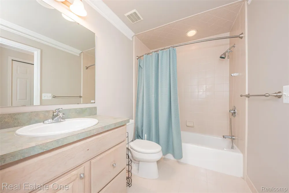 18218 Clairmont Circle E Northville Township, MI 48168