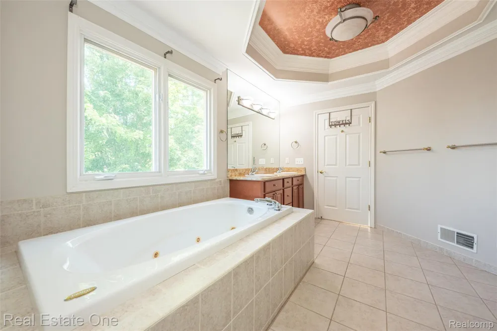 18218 Clairmont Circle E Northville Township, MI 48168