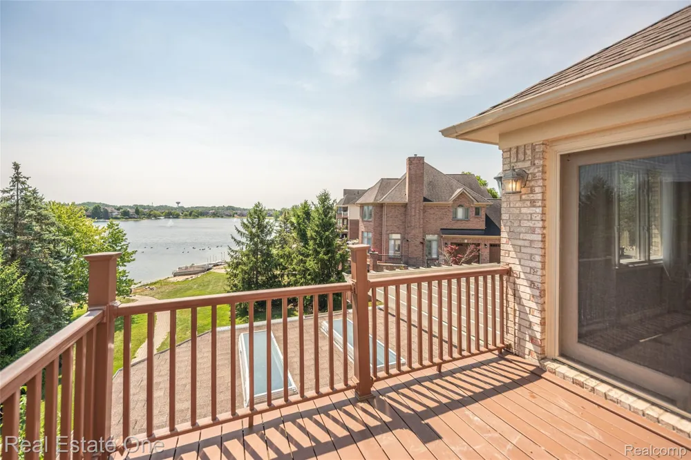 18218 Clairmont Circle E Northville Township, MI 48168