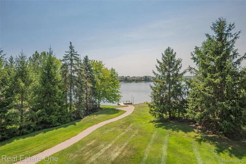 18218 Clairmont Circle E Northville Township, MI 48168