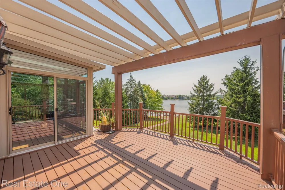 18218 Clairmont Circle E Northville Township, MI 48168