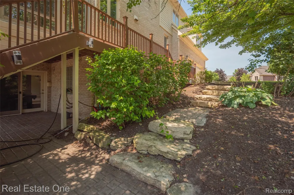 18218 Clairmont Circle E Northville Township, MI 48168