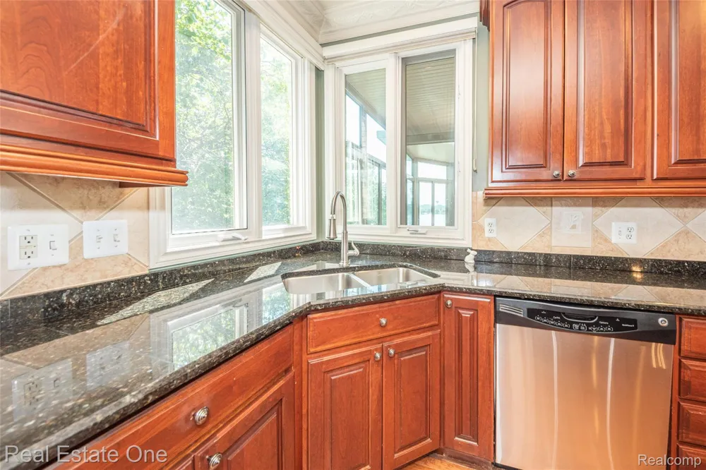 18218 Clairmont Circle E Northville Township, MI 48168