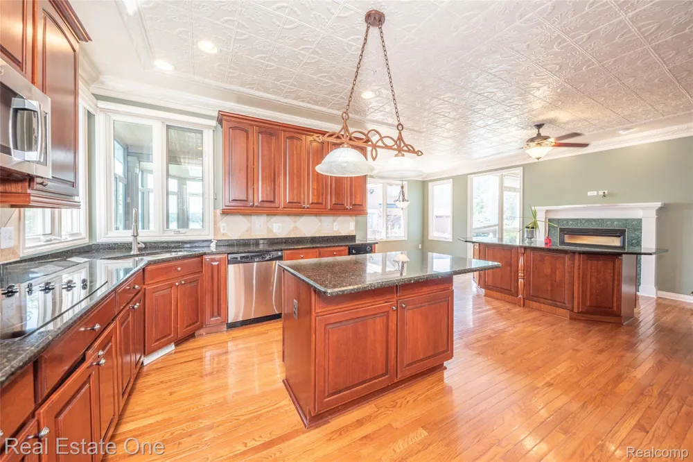 18218 Clairmont Circle E Northville Township, MI 48168