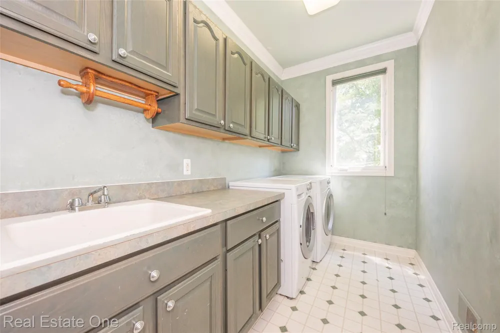 18218 Clairmont Circle E Northville Township, MI 48168