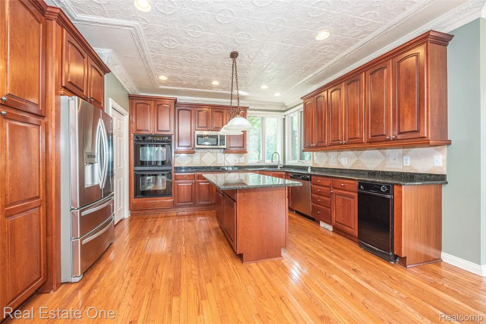 18218 Clairmont Circle E Northville Township, MI 48168