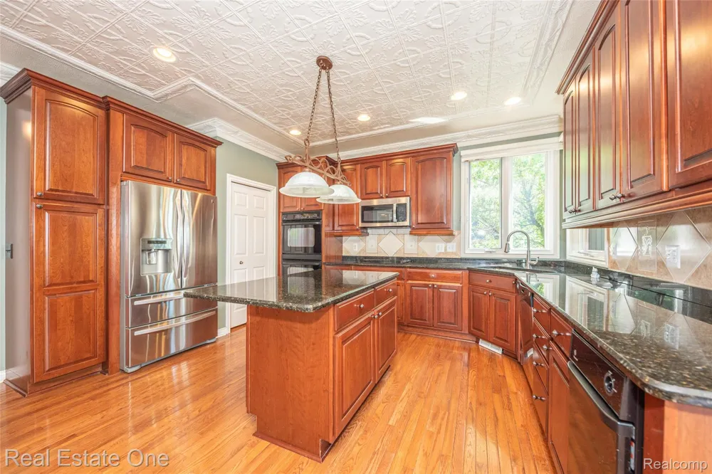18218 Clairmont Circle E Northville Township, MI 48168