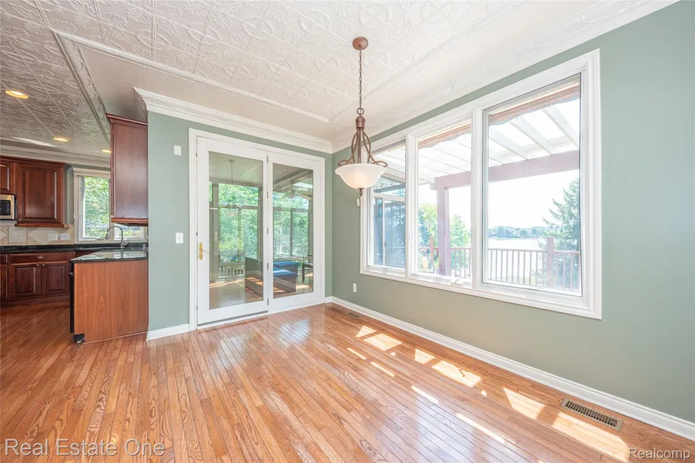 18218 Clairmont Circle E Northville Township, MI 48168