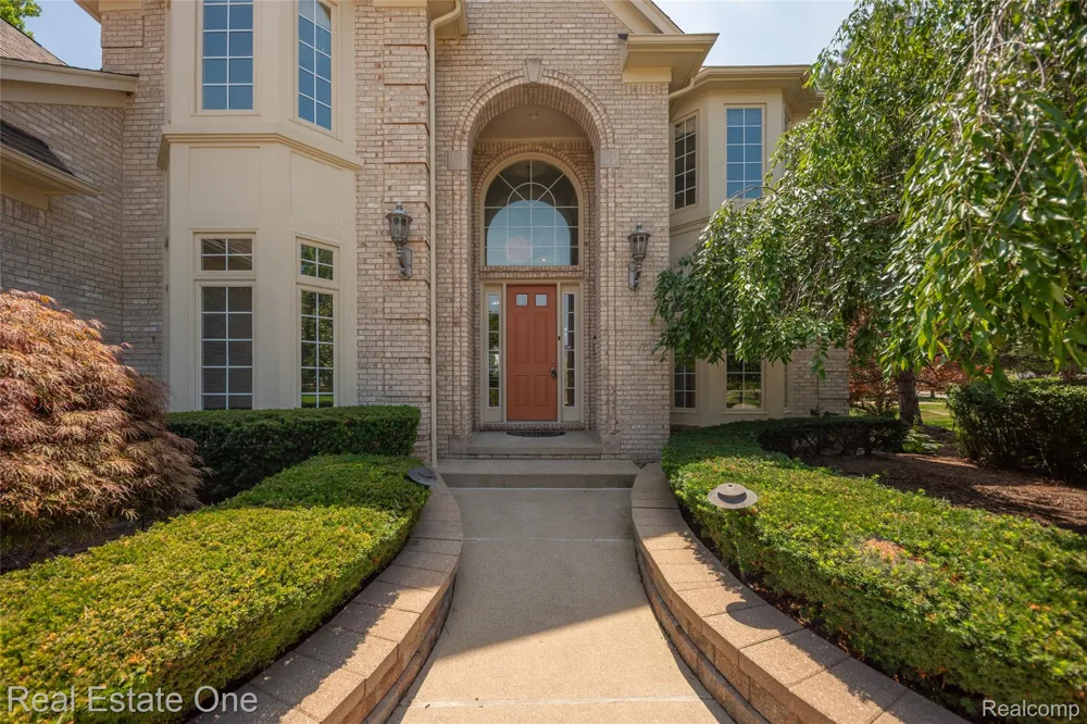 18218 Clairmont Circle E Northville Township, MI 48168