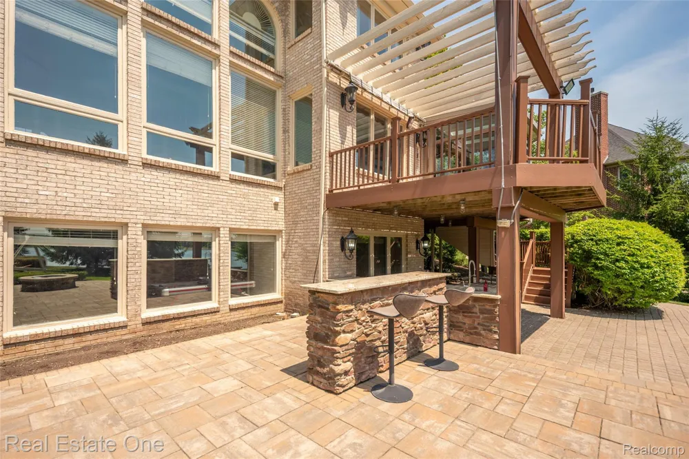 18218 Clairmont Circle E Northville Township, MI 48168